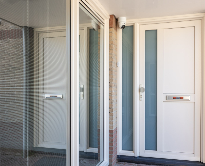 Kunststof kozijnen in Hellevoetsluis - Voordeur en vaste ramen - Kozijn & Zo