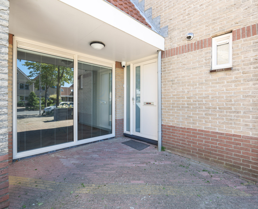 Kunststof kozijnen in Hellevoetsluis - Voordeur en vaste ramen - Kozijn & Zo