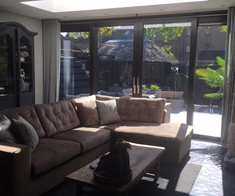 Kozijn en Zo Kunststof kozijnen - referentie Hoogvliet - Donkere en zwarte kunststof kozijnen