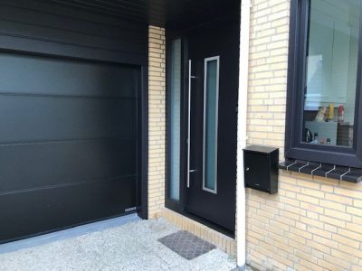 Kozijn & Zo Hoogvliet - zwarte kunststof kozijnen in Spijkenisse - ramen, voordeur, garagedeur en gevelbekleding