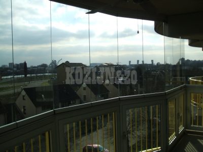 Kozijn & Zo Hoogvliet - volglazen schuifwand of balkonbeglazing voor lekker buiten zitten op balkon of onder de veranda